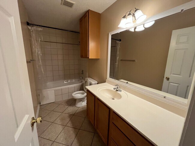 Building Photo - 896 Wescott Square