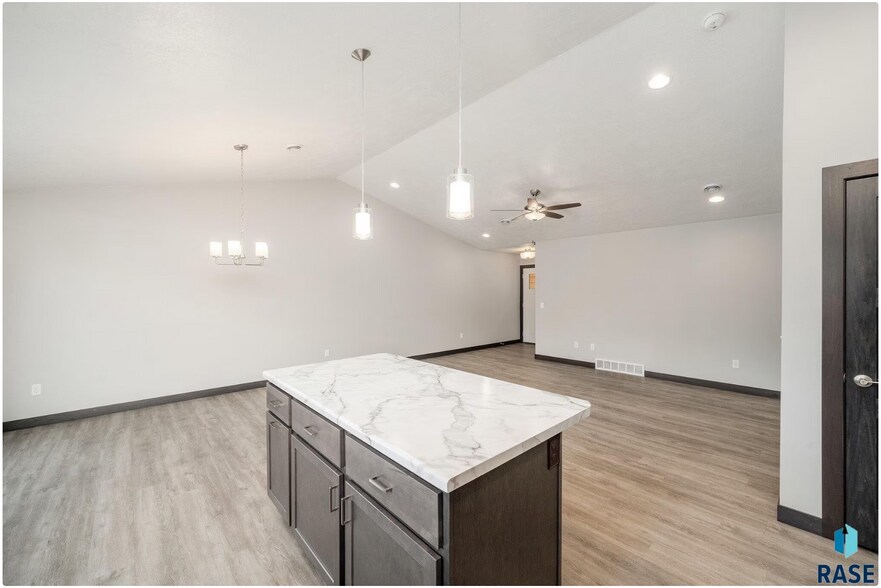 Building Photo - 4612 W 34th St N