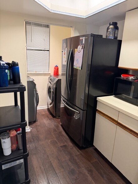 Building Photo - 972 Seabreeze Ave