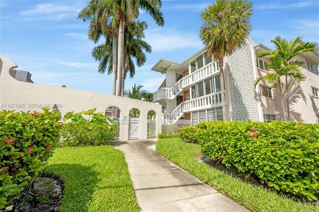 Building Photo - 141 NE 10th Ave