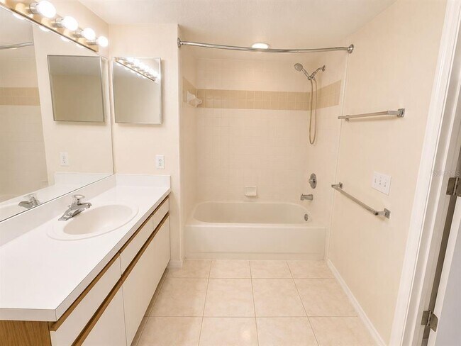 Building Photo - 2323 Feather Sound Dr