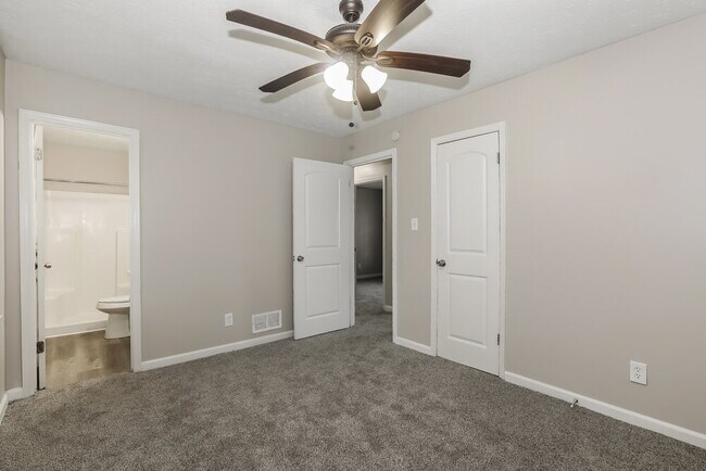 Building Photo - 583 Lakeridge Cir SE