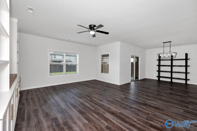 Building Photo - 171 Kingswood Dr