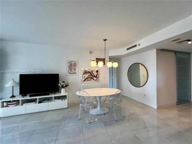 Building Photo - 901 Brickell Key Blvd