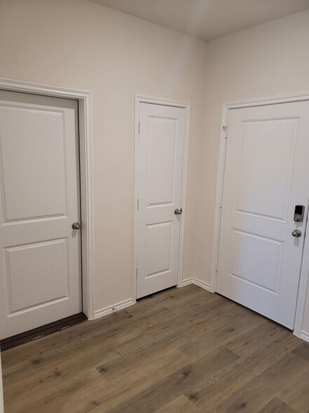 Building Photo - 1216 Riverbrook Ln
