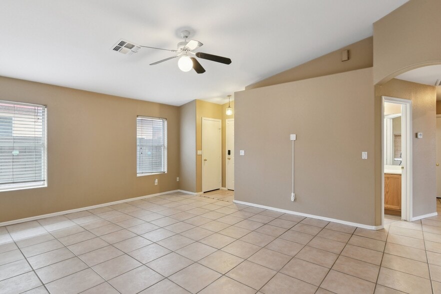 Building Photo - 4545 N 67th Ave