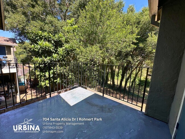 Building Photo - 704 Santa Alicia Dr