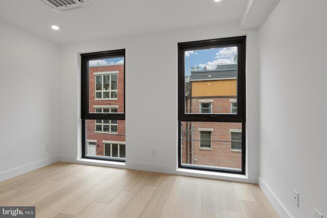 Building Photo - 2007 Cambridge St