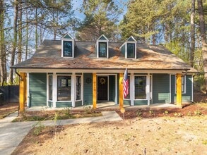 Building Photo - Charming 3BR Home with Large Private Yard Near Downtown Raleigh