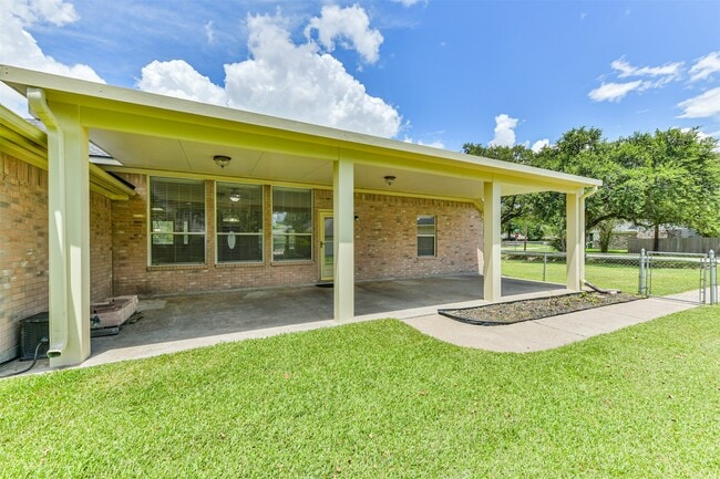 Building Photo - 2401 Woody Rd