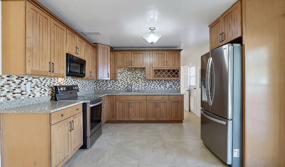 Building Photo - 2110 Thomas Dr