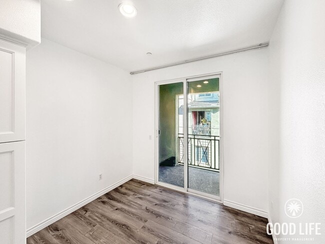 Building Photo - Beautiful 3BD/3BA W/ A/C, Attached Garage, and Community Pool in Kearny Mesa!