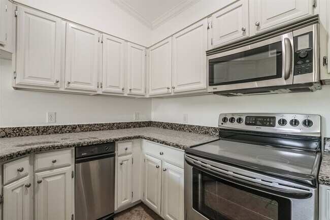 Building Photo - 2111 Welch St