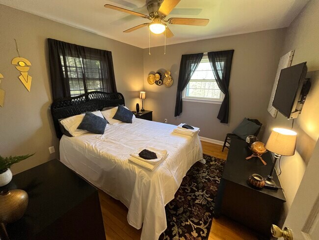 Building Photo - 2925 Center St