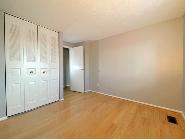 Building Photo - Newly Renovated 3 Bed 2.5 Bath Townhome With A Fenced Yard In Bannerwood Community