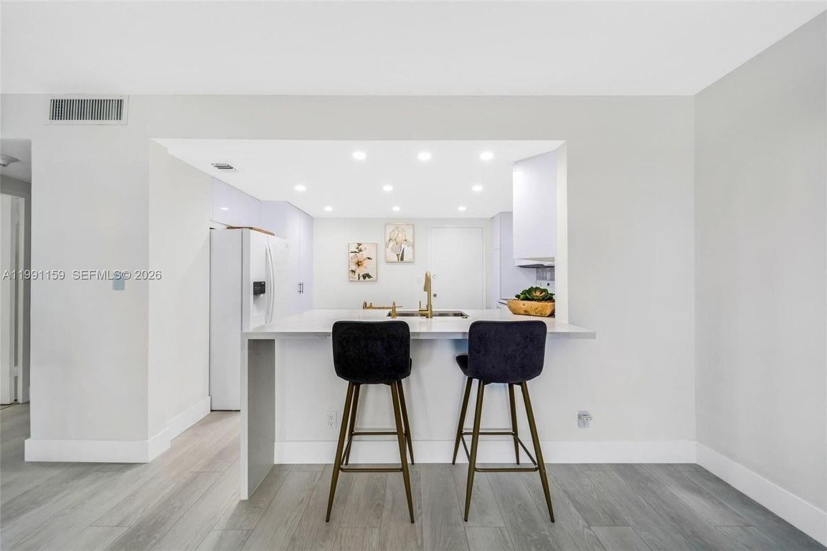 Building Photo - 2100 S Ocean Dr