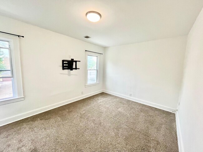 Building Photo - 1023 Bishop Evans Way