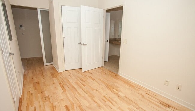 Building Photo - 242 E Water St