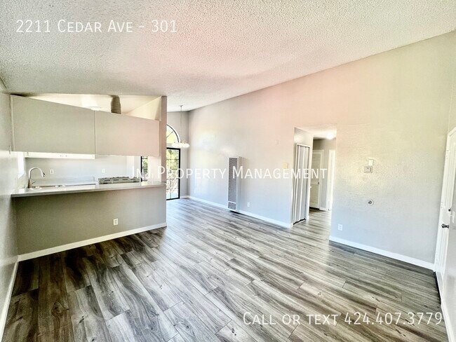 Building Photo - 2211 Cedar Ave