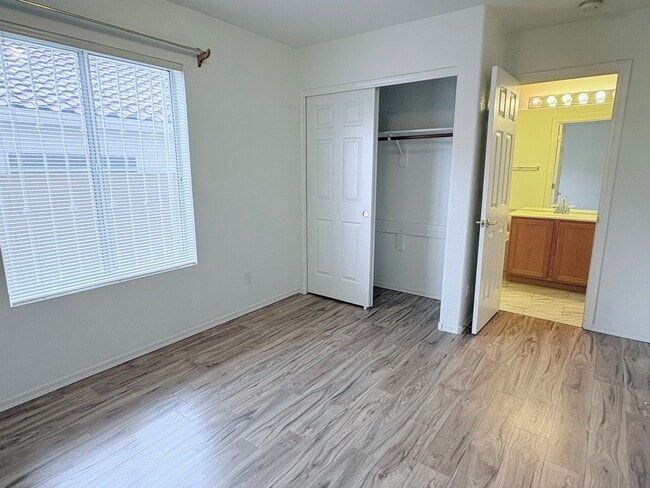 Building Photo - Spacious 4BR/3BA Two-Story Home Near Sabino Canyon