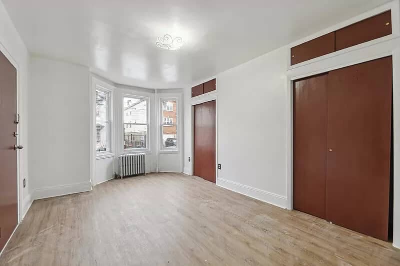 Building Photo - 42 Hudson St