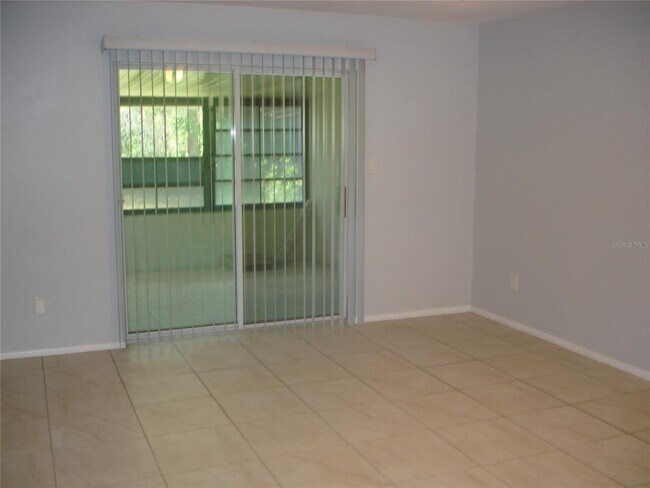 Building Photo - 10761 Lazy Lake Dr