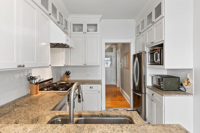 Building Photo - 3438 N Paulina St