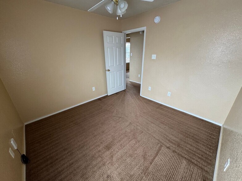 Building Photo - 3203 Toledo Dr