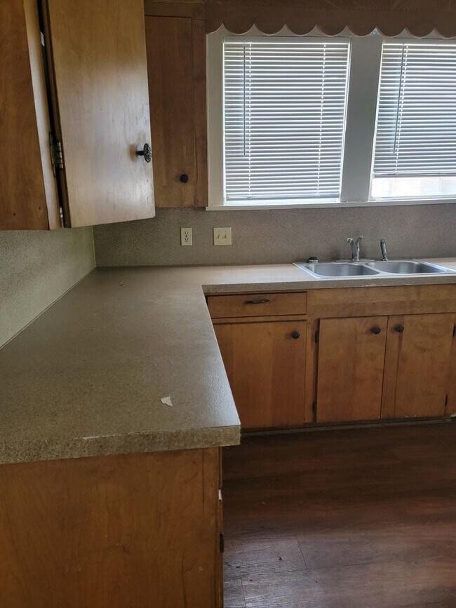 Building Photo - 3 Bedroom 1 Bathroom Highland Home
