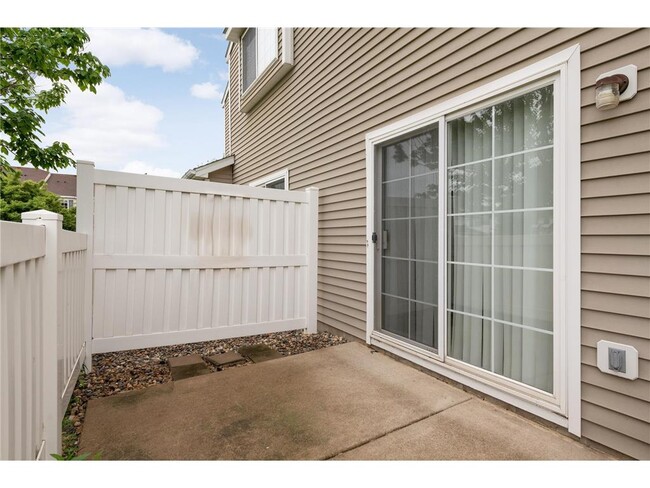 Building Photo - 15921 Finch Ln
