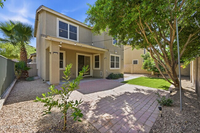 Building Photo - 2250 E Wayland Dr