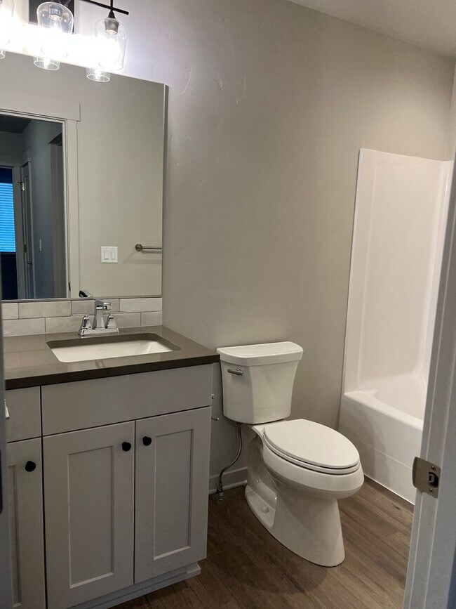Building Photo - Townhome in Redmond's Dry Canyon Community