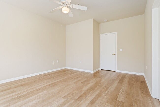 Building Photo - 118 Larkspur Ln