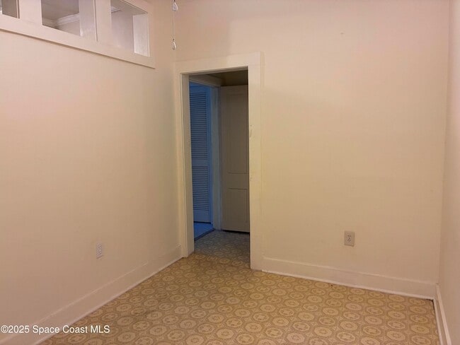 Building Photo - 803 Rockledge Dr