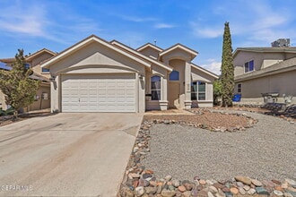 Building Photo - 1445 Paseo De Flor St