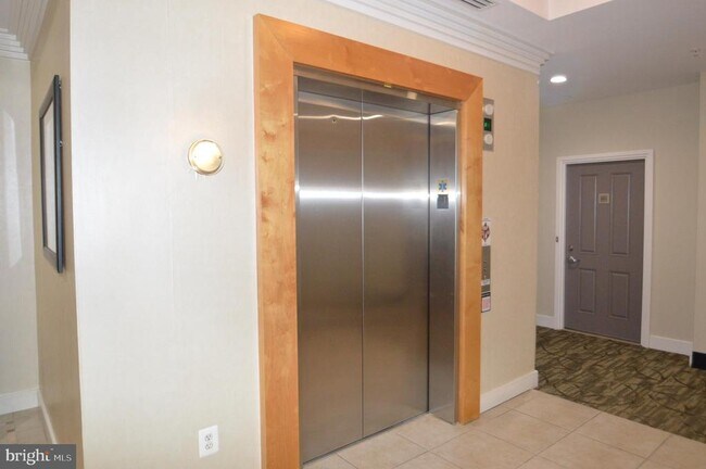 Building Photo - 4490 Market Commons Dr