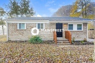 Building Photo - 3 Bedroom Pet-Friendly Home in Louisville, KY with Main Street Renewal