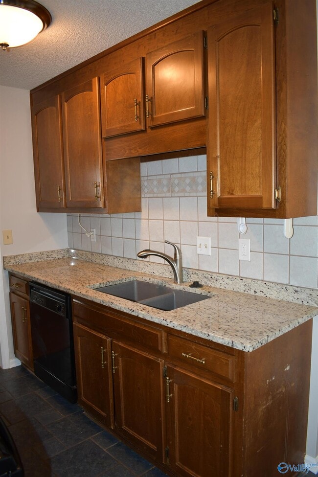 Building Photo - 122 Lewis Ln
