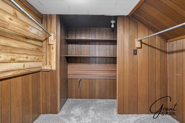 Building Photo - 3 bedroom 2 bath