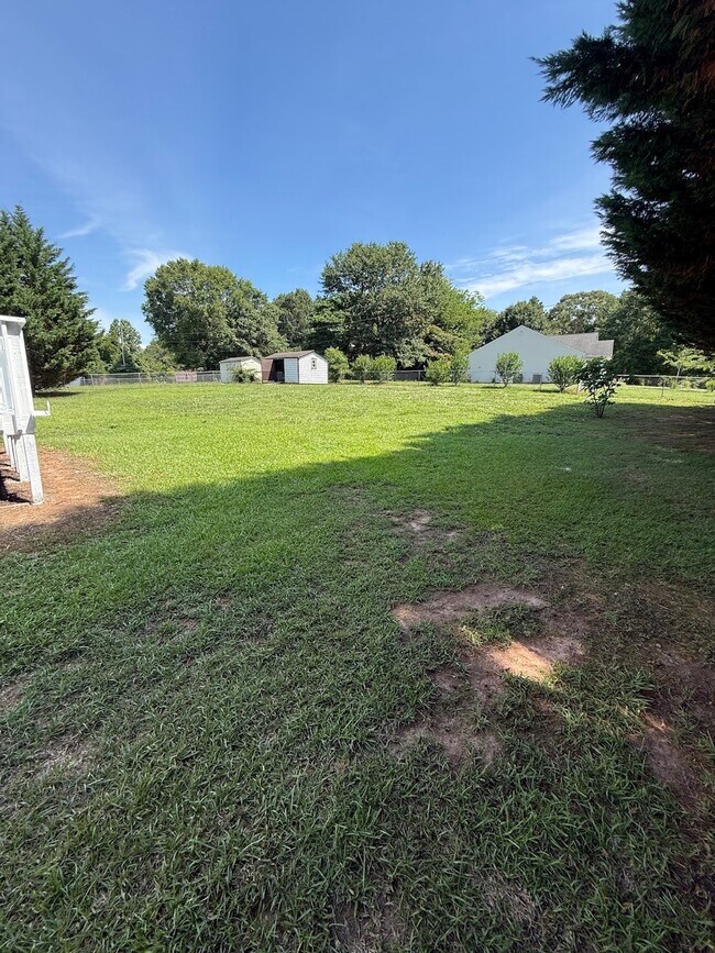 Building Photo - 2031 Ballenger Rd