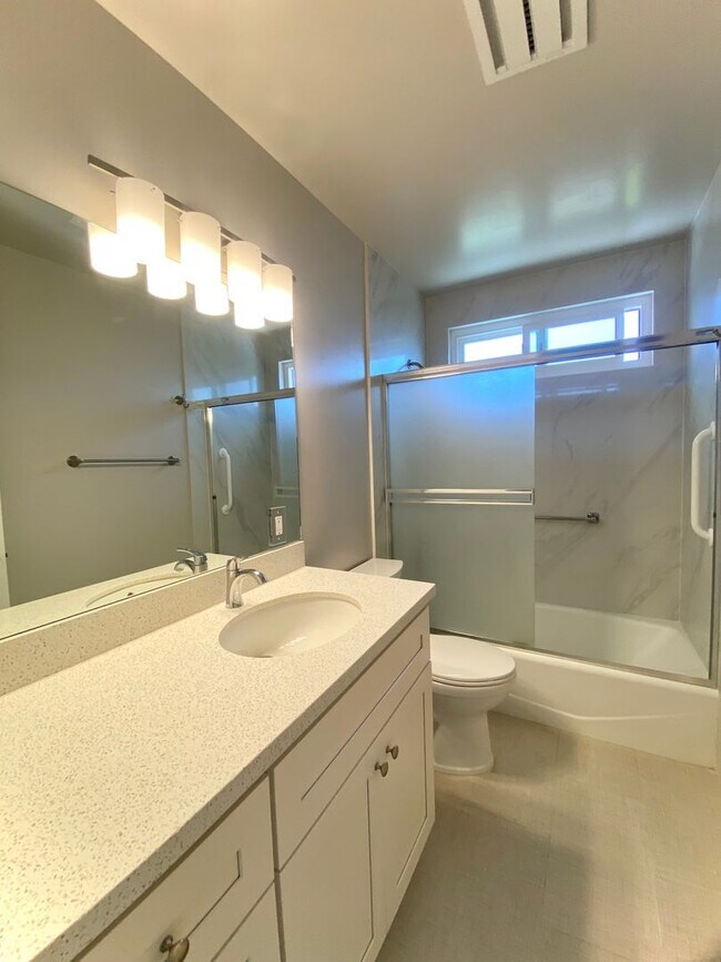 Building Photo - Gorgeous 5-bedroom home located in Fremont! – Huge Backyard!