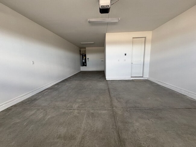 Building Photo - Laughlin Ranch 3 BR 2Ba Public Golf Community with Canyon & Mountain Views