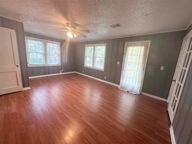 Building Photo - 4605 N Hammond Ave