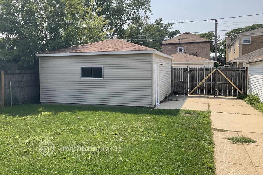Building Photo - 2418 N 75th Ct