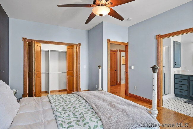 Building Photo - Charming Three Bedroom Home!