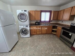 Building Photo - 10 Otis St