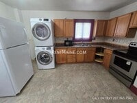 Building Photo - 10 Otis St