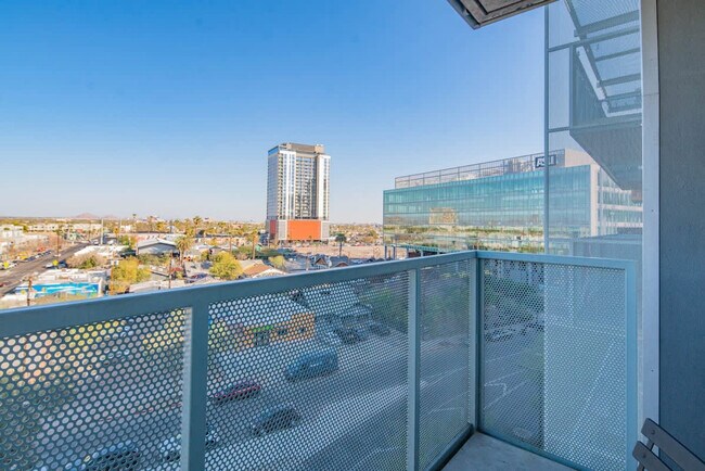 Building Photo - 333 E Roosevelt St