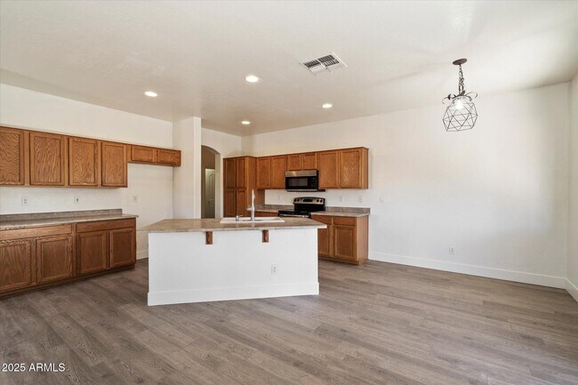 Building Photo - 12565 W Apodaca Dr