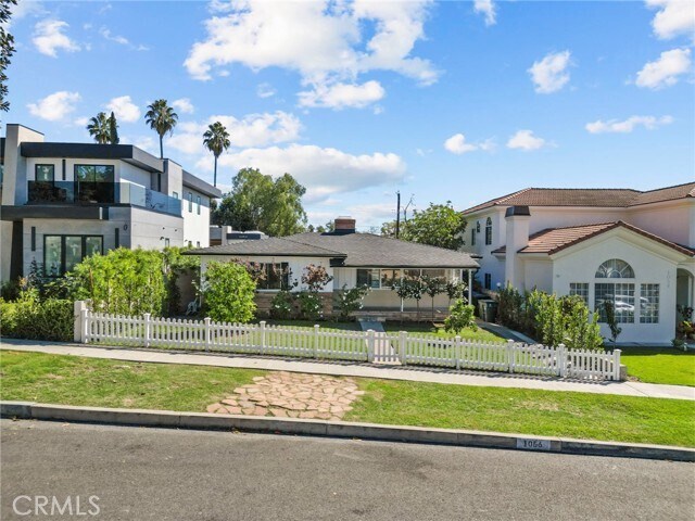 Building Photo - 1056 E Orange Grove Ave